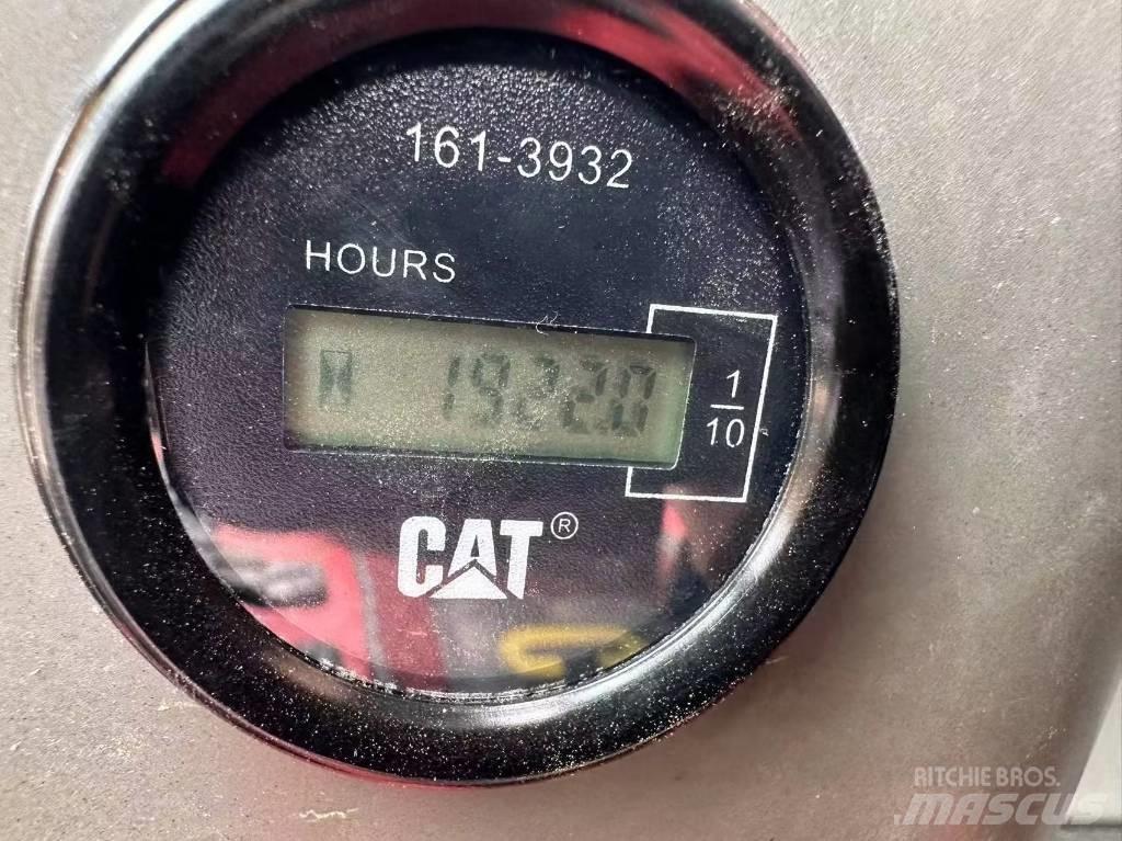 CAT 320 D Lánctalpas kotrók
