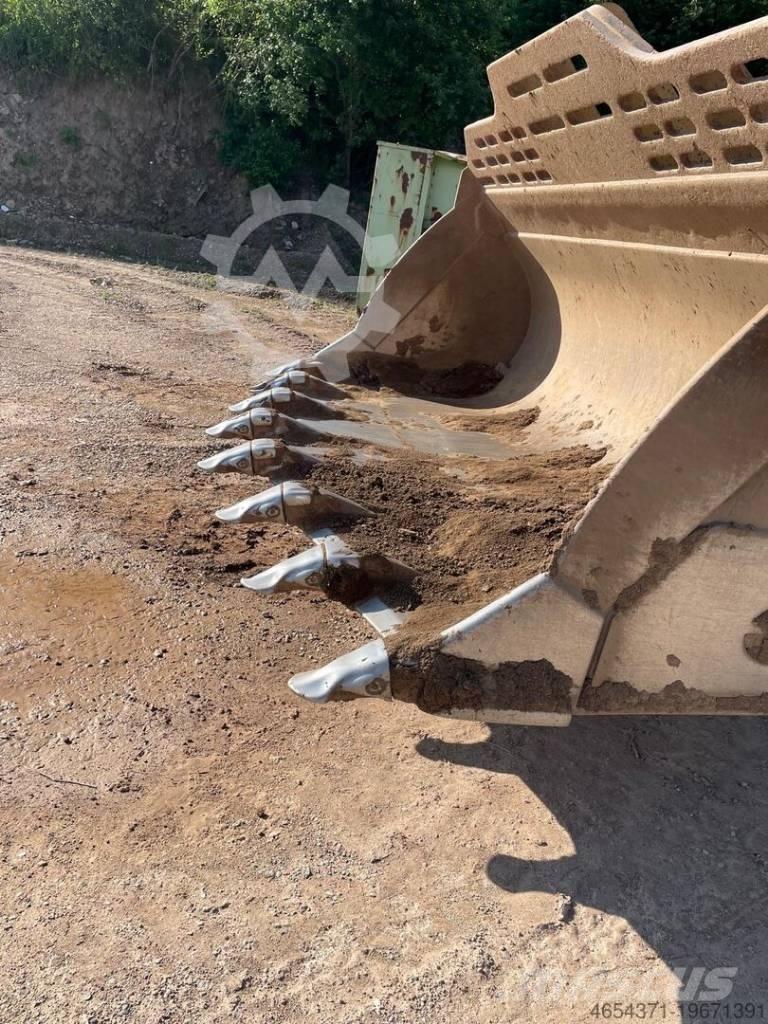 CAT 980 M Gumikerekes homlokrakodók