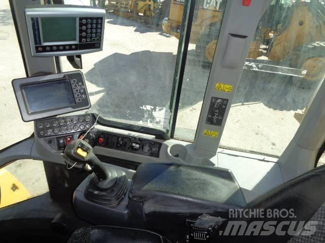 CAT 938M Gumikerekes homlokrakodók
