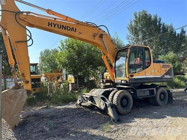 Hyundai 210W Gumikerekes kotrók