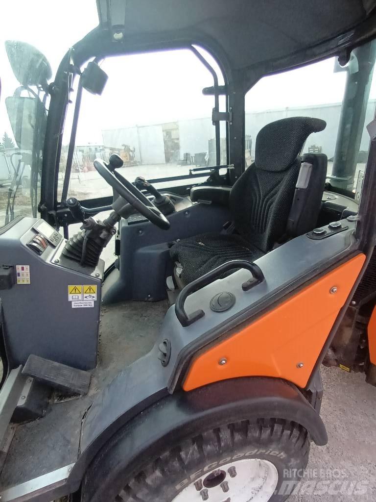 Multihog CX75 Traktorok