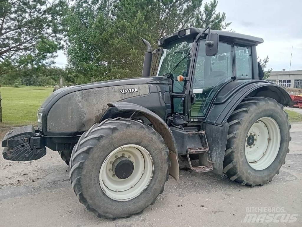 Valtra T 171 Traktorok