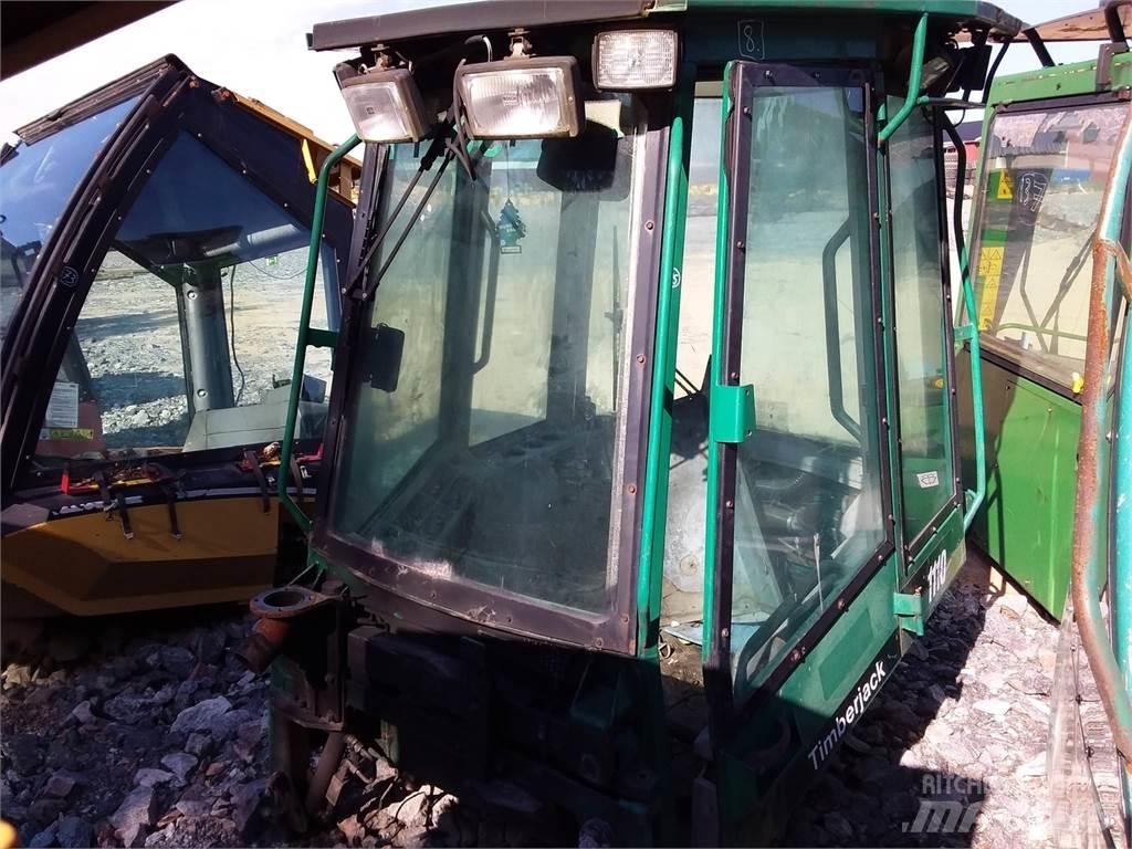 Timberjack 1110 Vezetőfülke és belső tartozékok