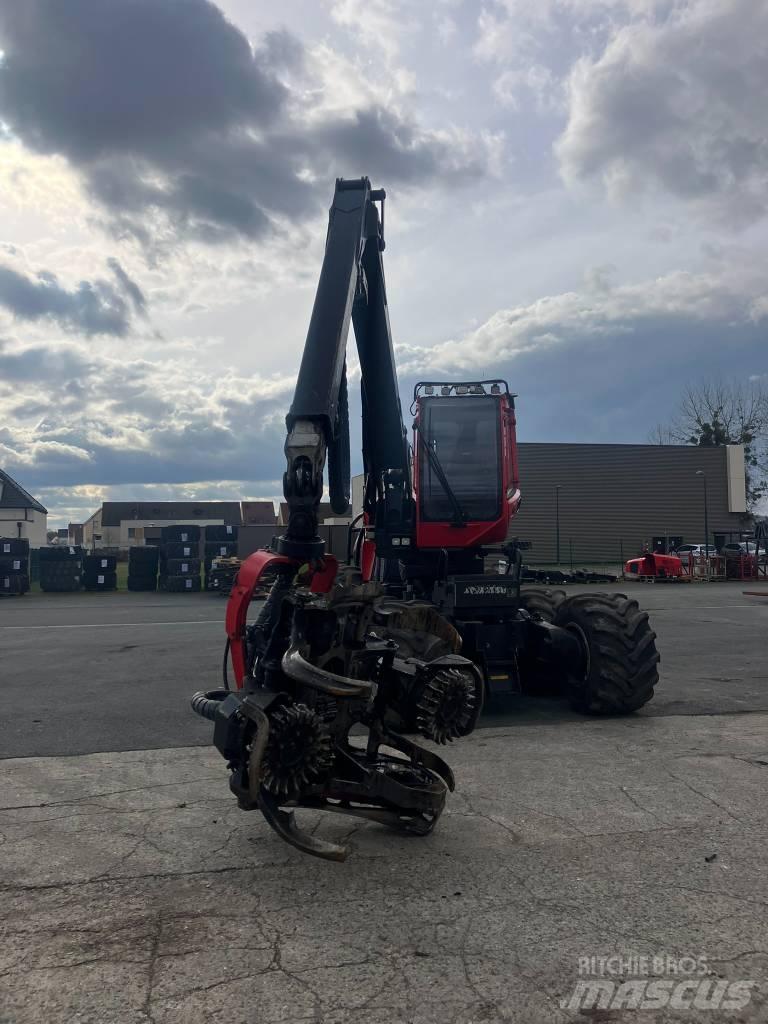Komatsu 931 Betakarítók
