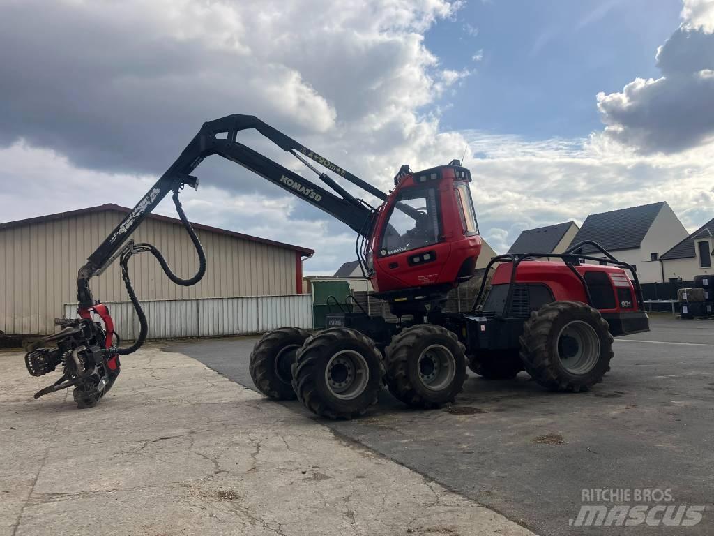 Komatsu 931 Betakarítók