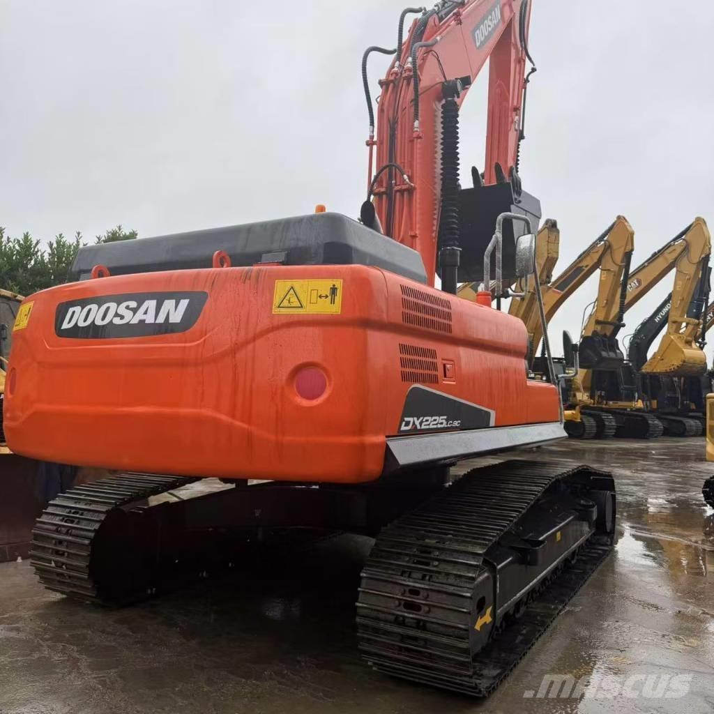 Doosan DX 225 Lánctalpas kotrók