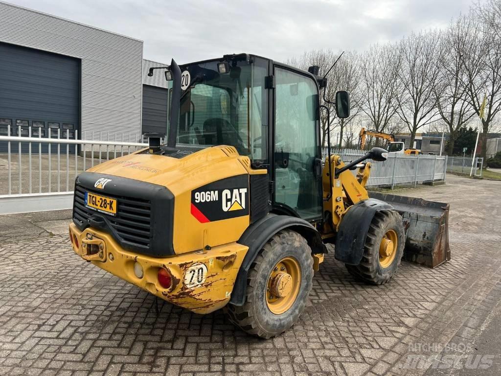 CAT 906 M Gumikerekes homlokrakodók