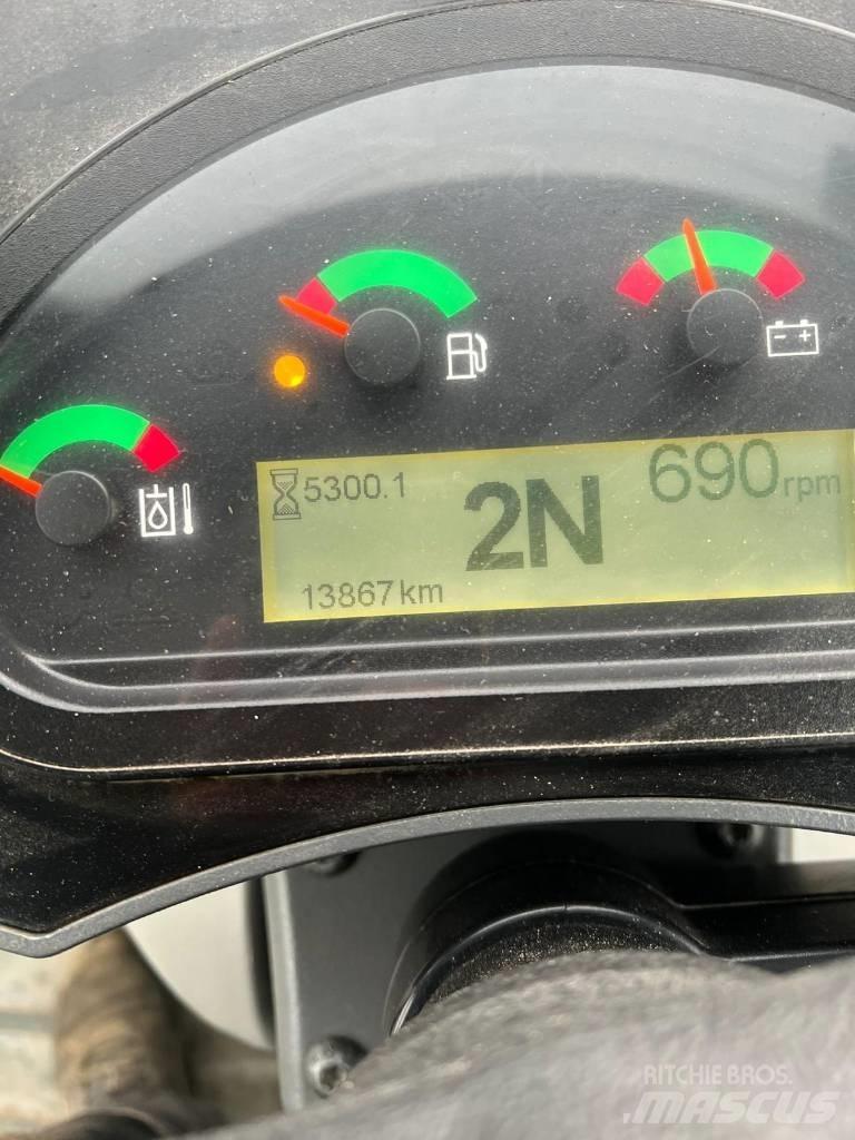 CAT 906 M Gumikerekes homlokrakodók
