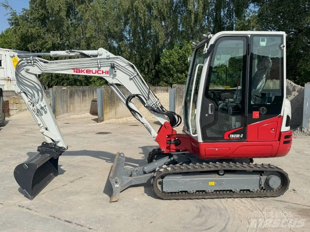 Takeuchi TB 235-2 Mini kotrók < 7t