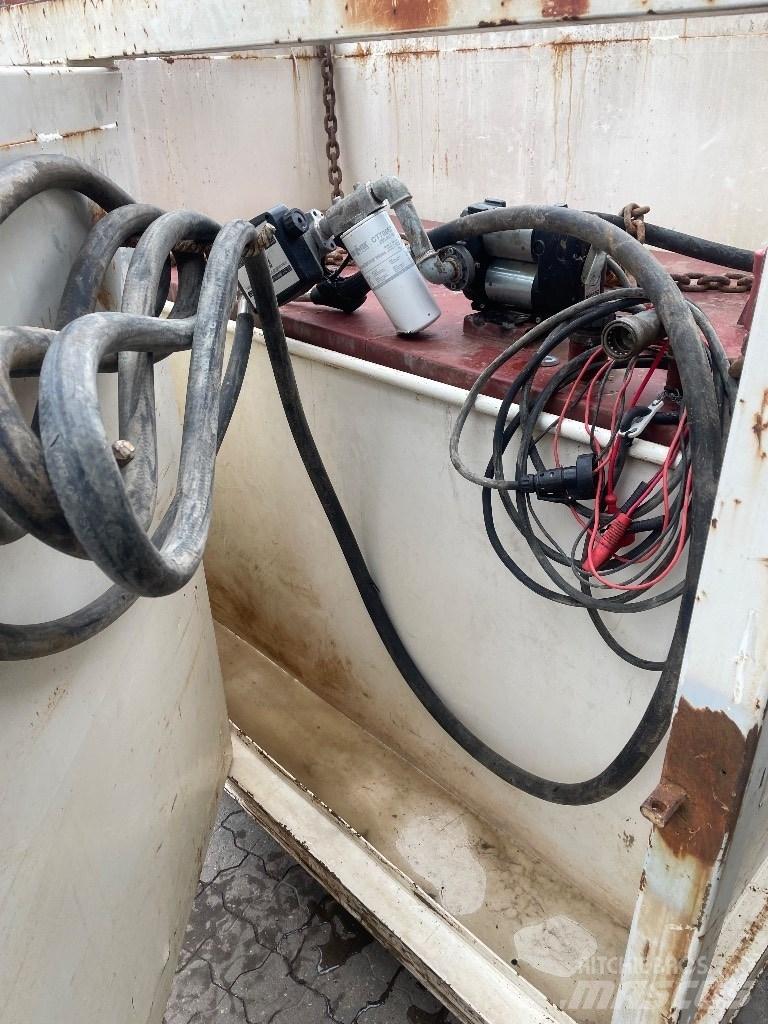  Roug 2000 L Tank Építőipar - Egyebek
