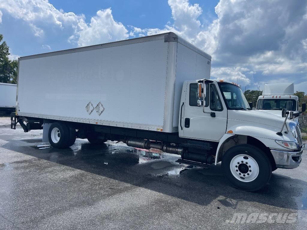 International 4300 Dobozos teherautók