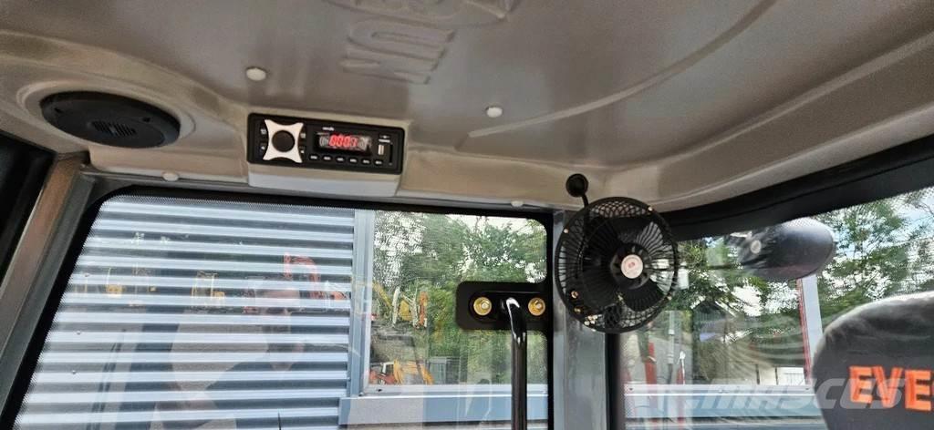 Everun ER 16 Gumikerekes homlokrakodók