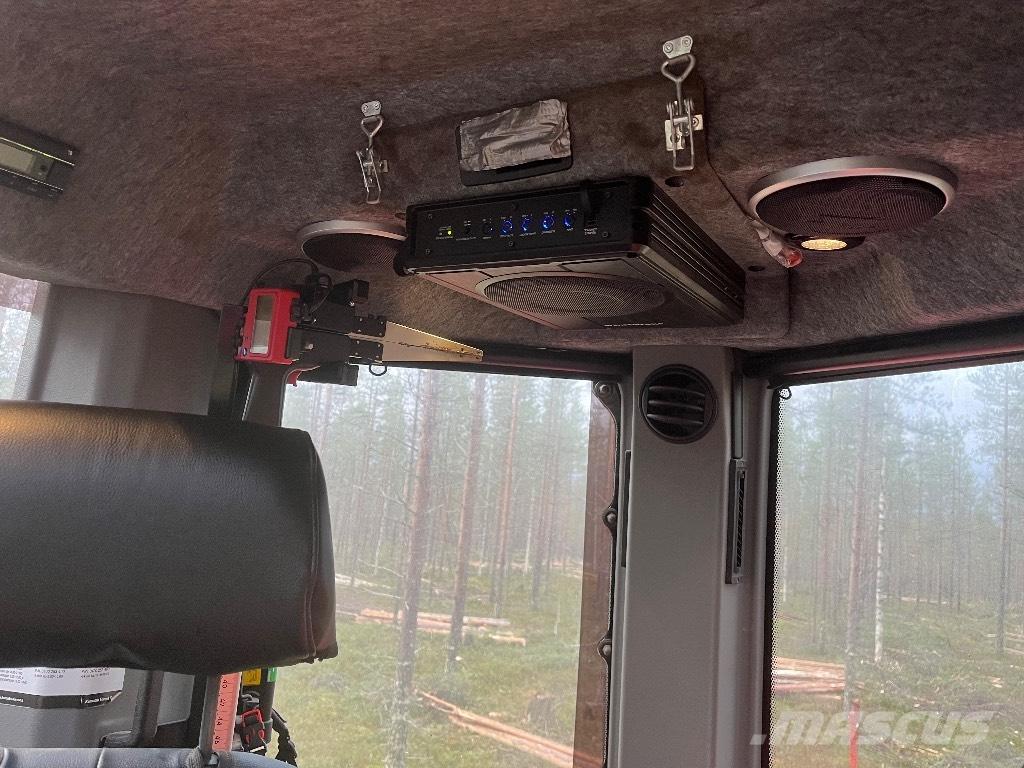 Komatsu 931 Betakarítók