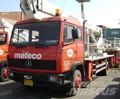 Daimler-Benz 1317 Teherautóra szerelt emelők és állványok