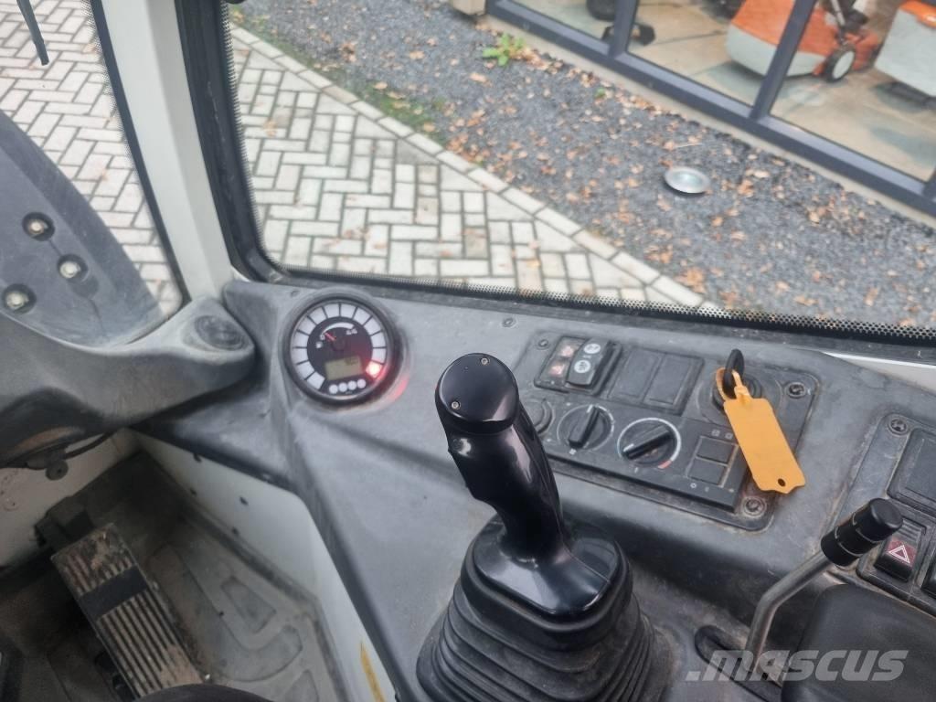 Liebherr l506c Gumikerekes homlokrakodók