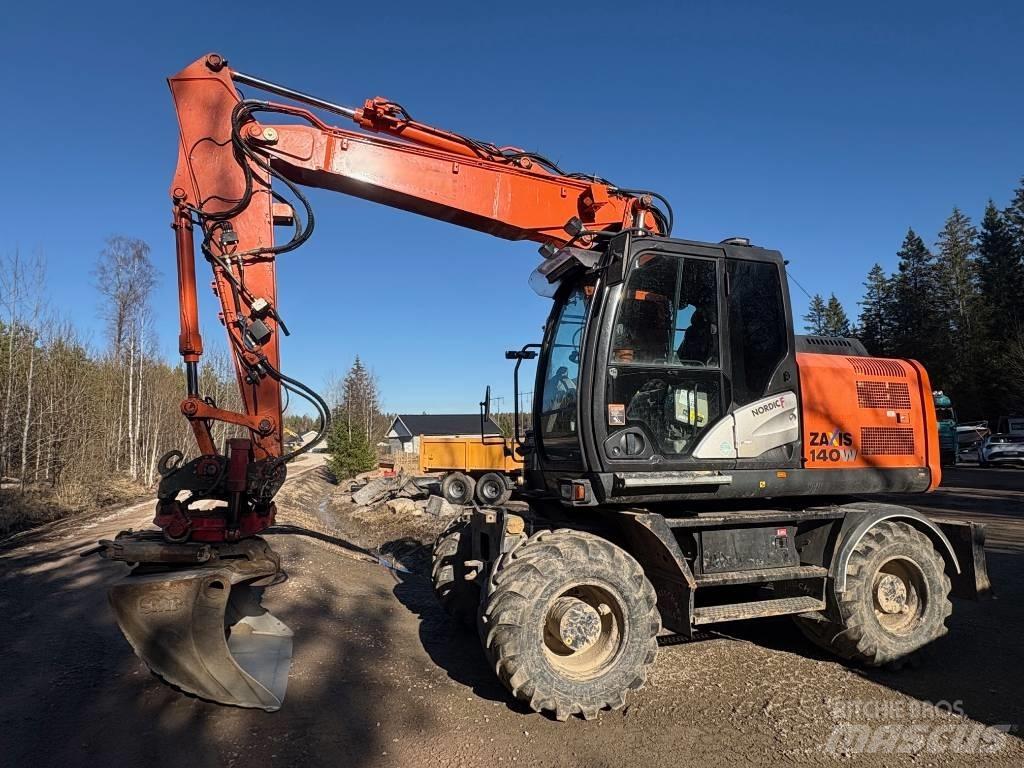 Hitachi ZX 140 W-5B Gumikerekes kotrók