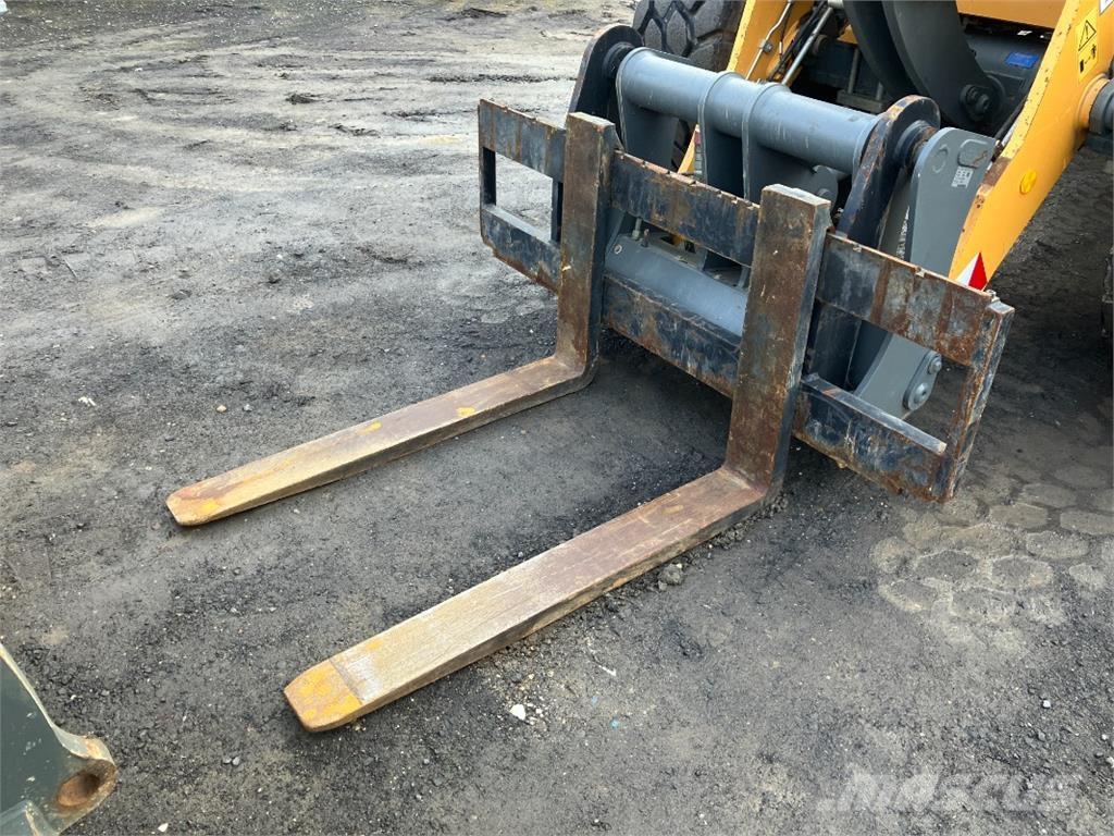 Liebherr L526 Gumikerekes homlokrakodók