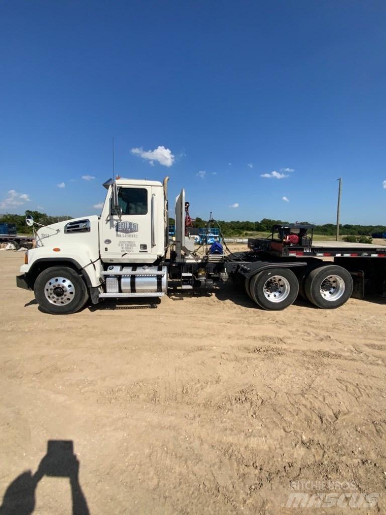 Western Star 4700 Nyergesvontatók