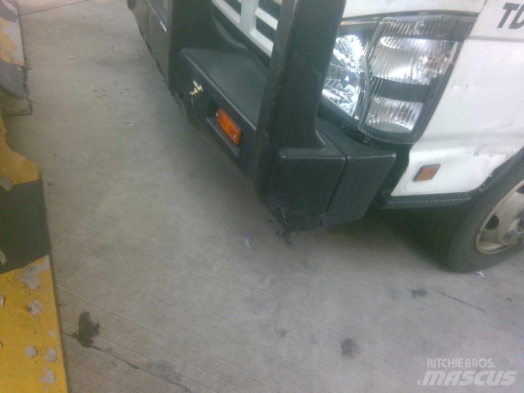 Isuzu NPR Tartályos teherautók