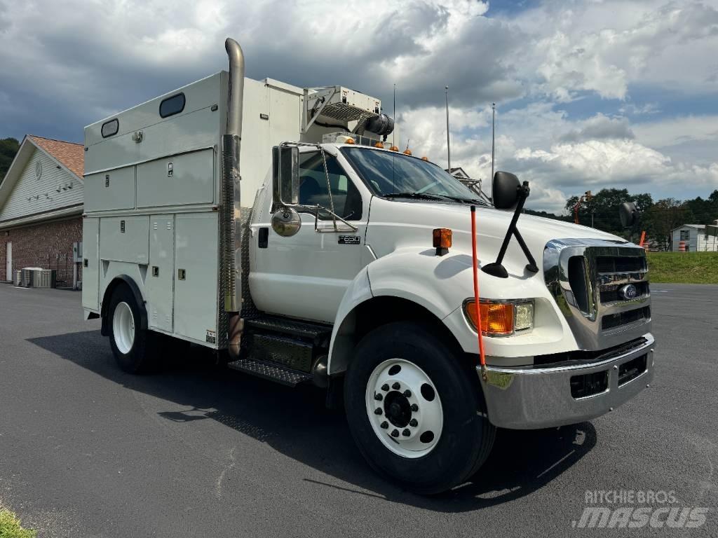 Ford F 650 Kis teherszállító/Platós kocsi