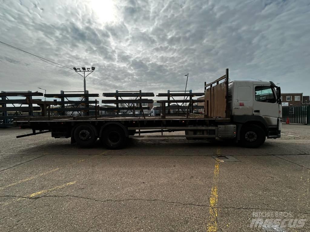 Volvo FM 330 Platós / Ponyvás teherautók