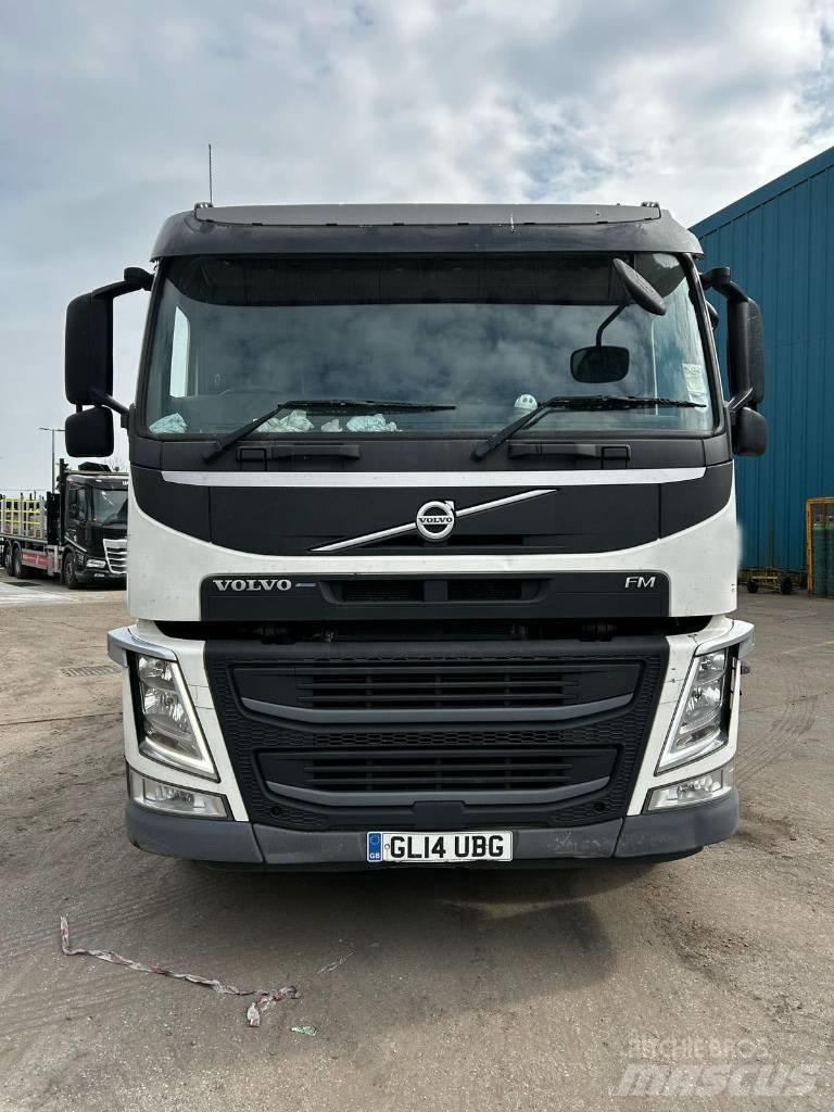 Volvo FM 330 Platós / Ponyvás teherautók