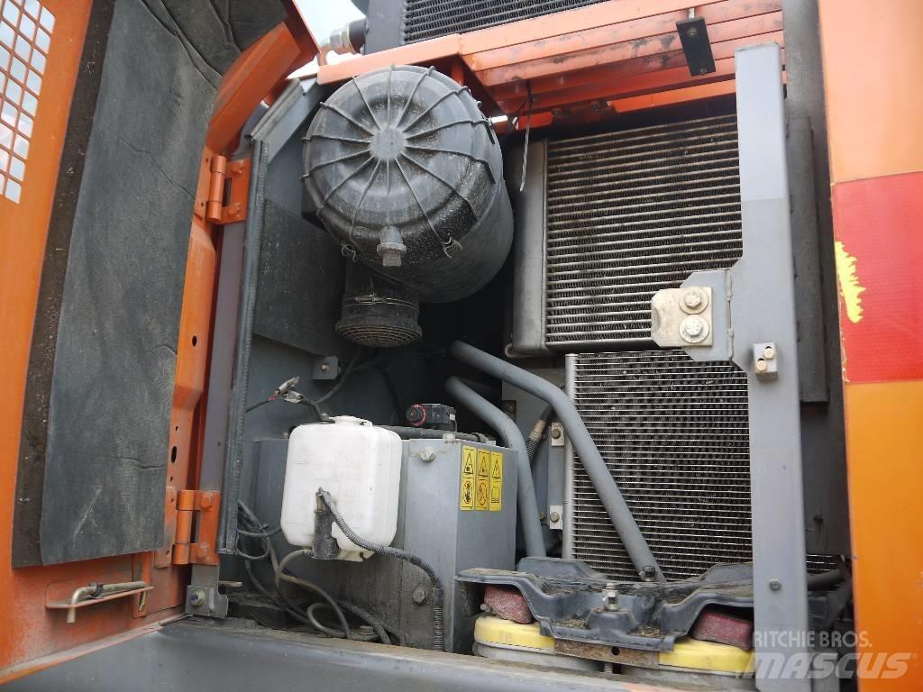 Hitachi ZX 145 W-3 Gumikerekes kotrók