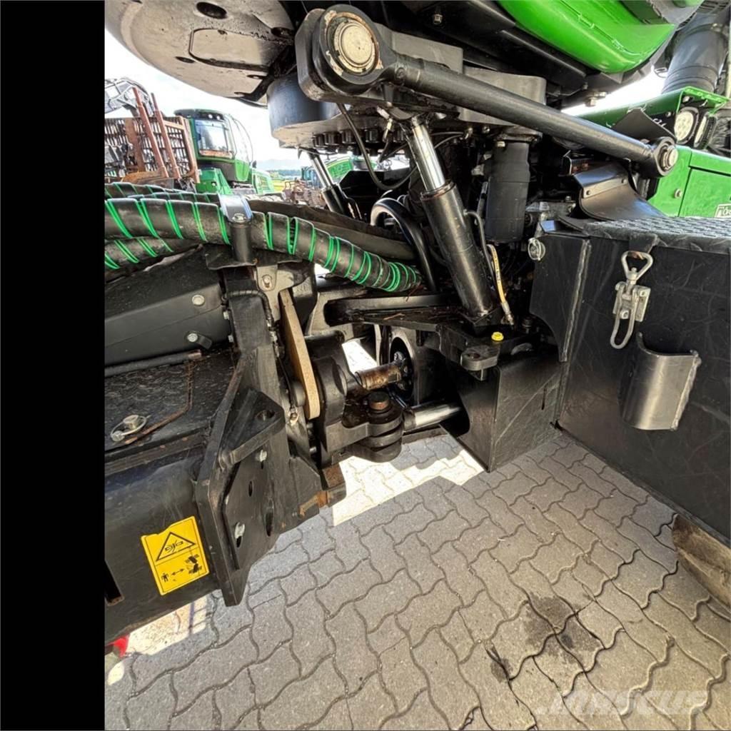 John Deere 1270 G Betakarítók