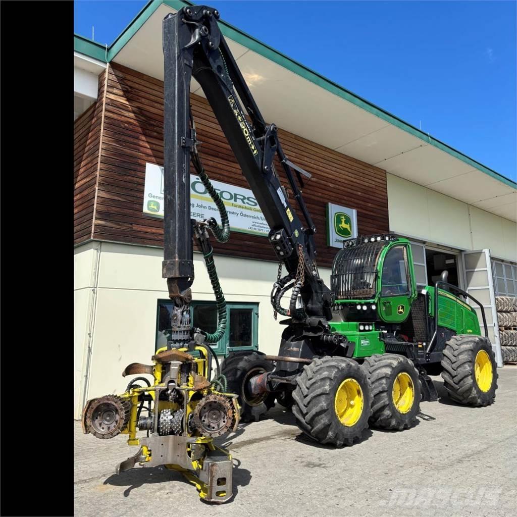 John Deere 1270 G Betakarítók