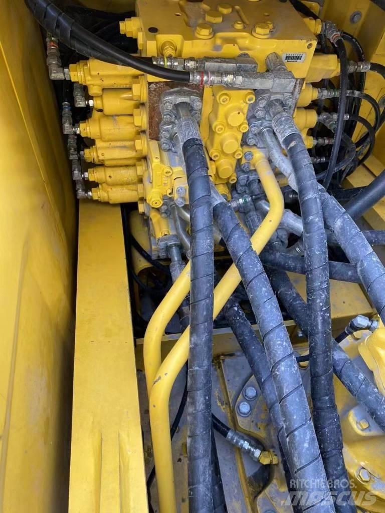 Komatsu 240LC-8 Lánctalpas kotrók