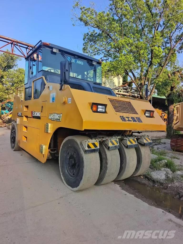 XCMG XP 263 Pneumatikus kerekes hengerek