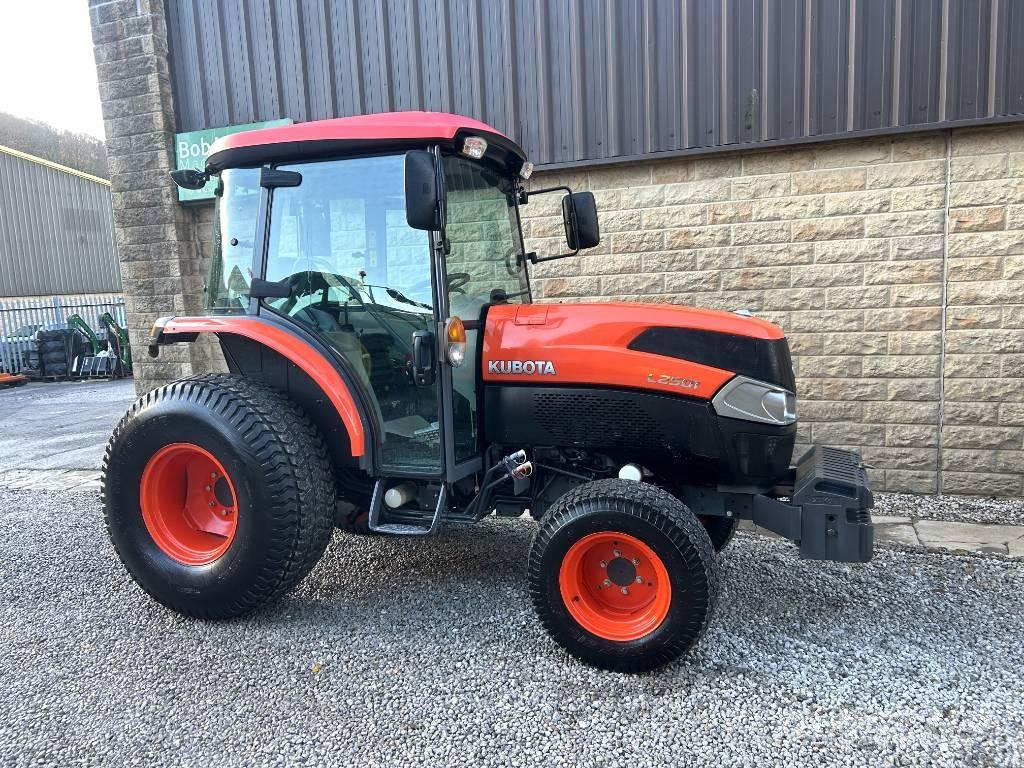 Kubota L2501 Traktorok