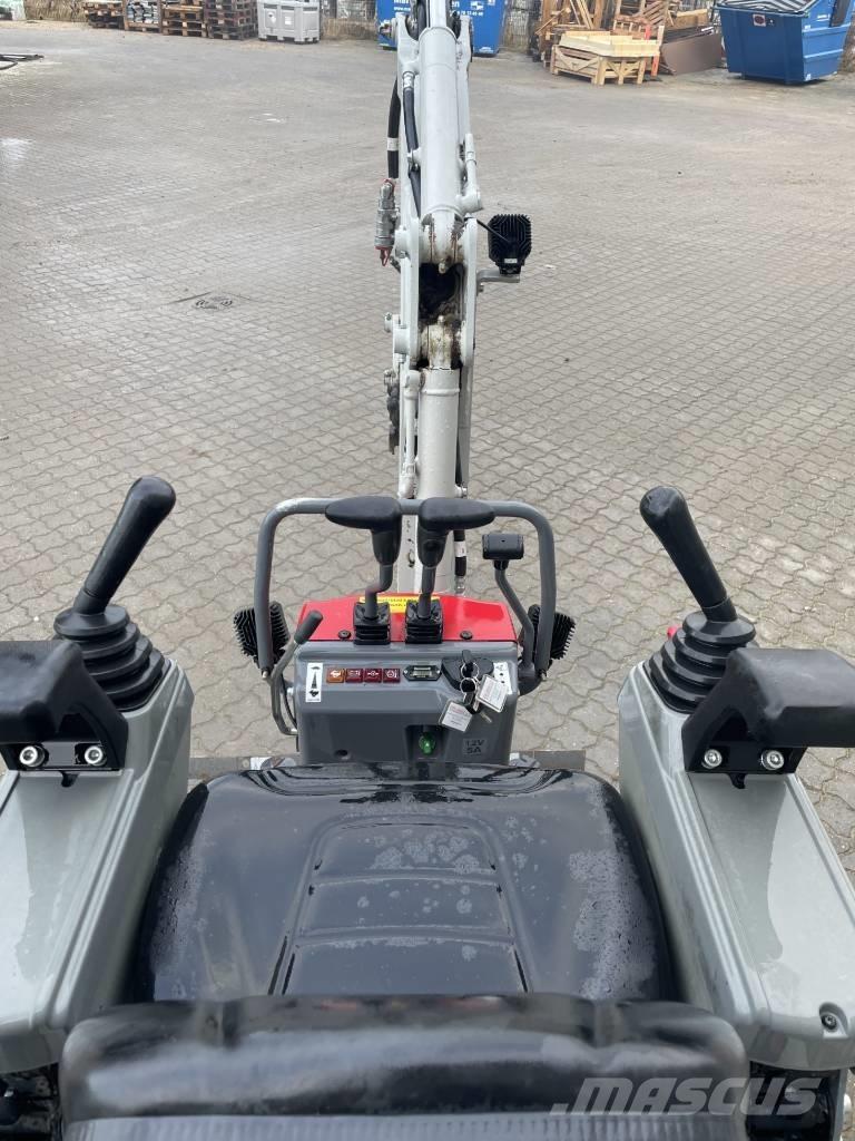 Takeuchi TB 210 Mini kotrók < 7t