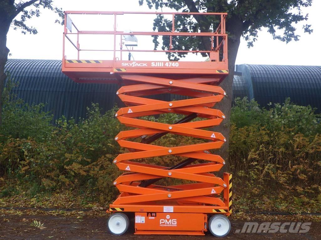 SkyJack SJ4740 Ollós emelők