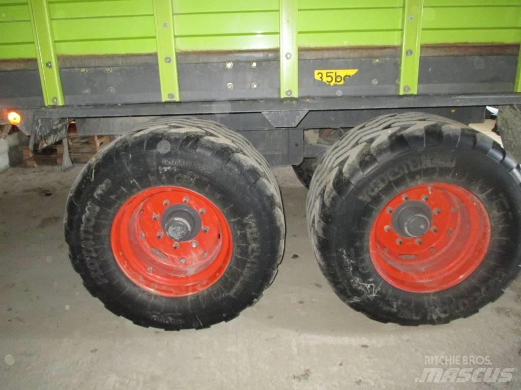 CLAAS Quantum 4700 Önrakodó pótkocsik
