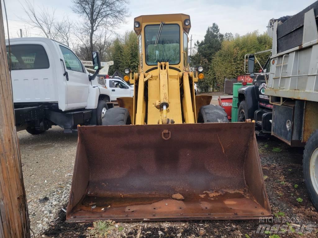 John Deere 444 A Gumikerekes homlokrakodók