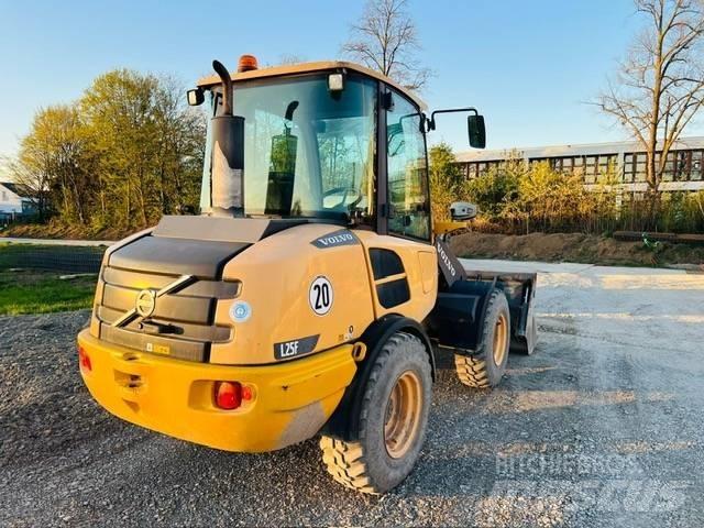 Volvo L25FZ Kompaktrakodók