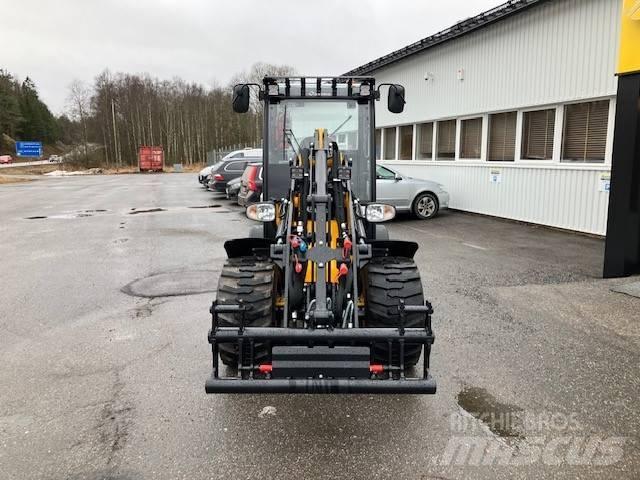 JCB 403 Plus Gumikerekes homlokrakodók