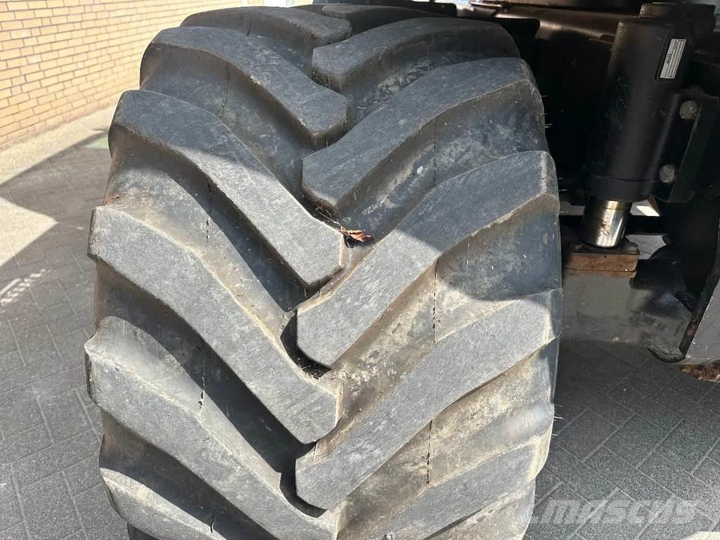 JCB JS145W Gumikerekes kotrók