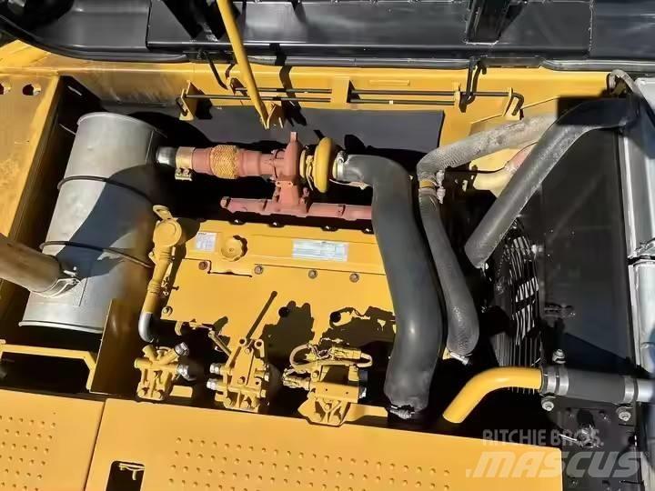 CAT CAT320D2 Közepes (midi) kotrók 7 t - 12 t