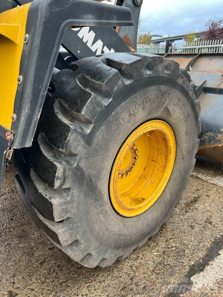 Komatsu WA320PZ-6 Gumikerekes homlokrakodók