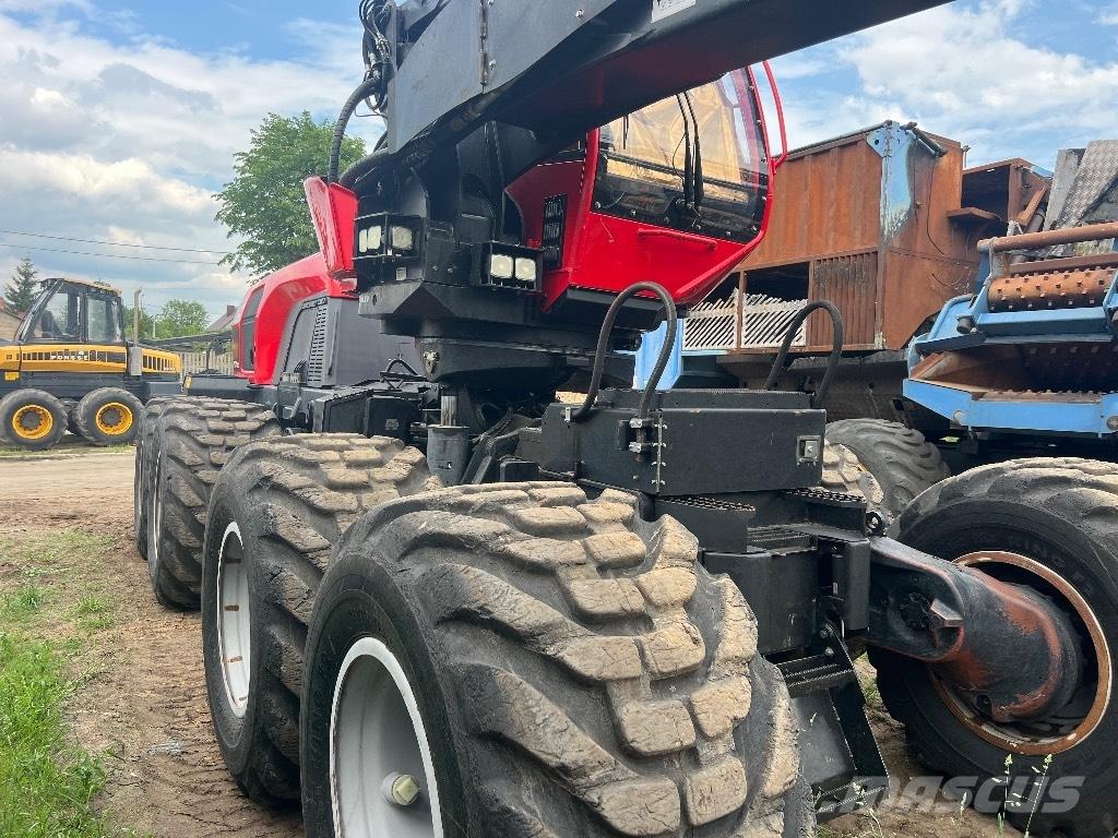 Komatsu 931 XC Betakarítók