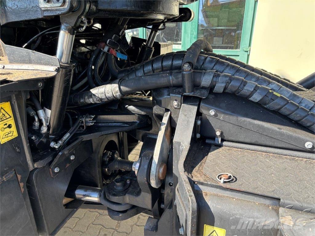 John Deere 1170 E Betakarítók