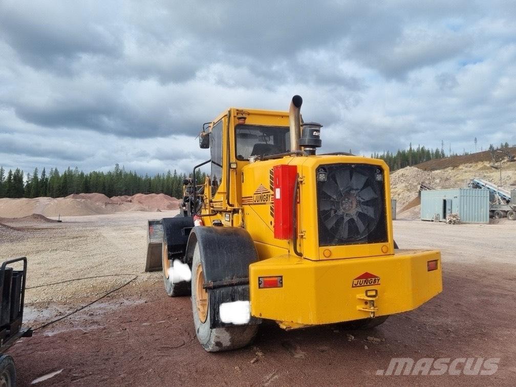 Ljungby L 18 Gumikerekes homlokrakodók