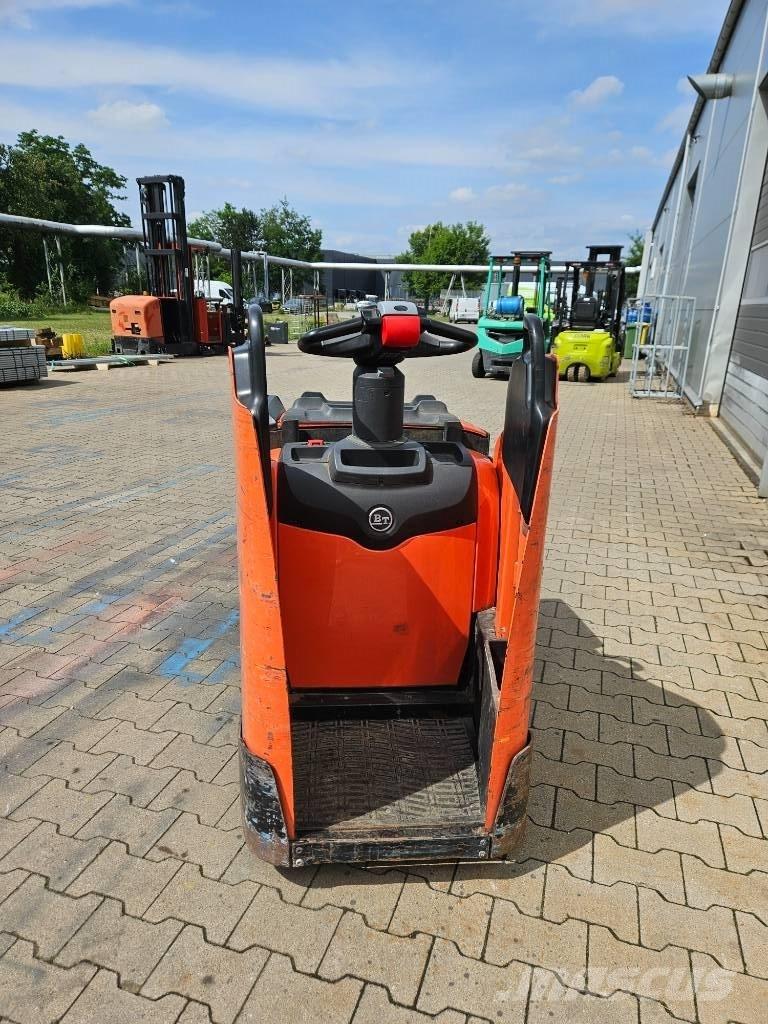 BT LPE250 Vezetőállásos alacsony emelőkocsi