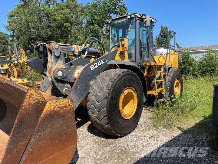 John Deere 824K-II Gumikerekes homlokrakodók
