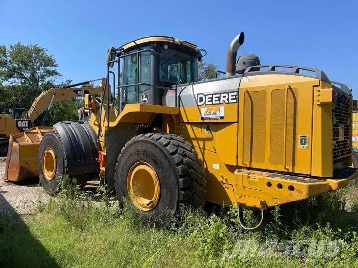 John Deere 824K-II Gumikerekes homlokrakodók