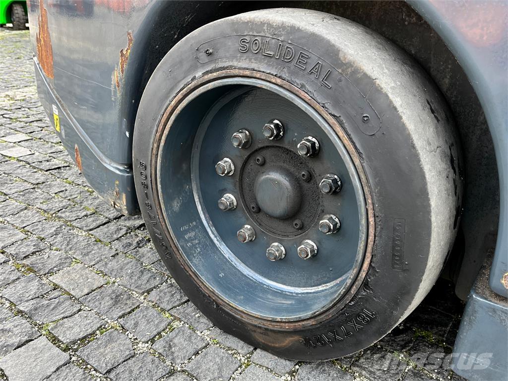 Aisle-Master 15NE Magasraktári szűkfolyosós targonca