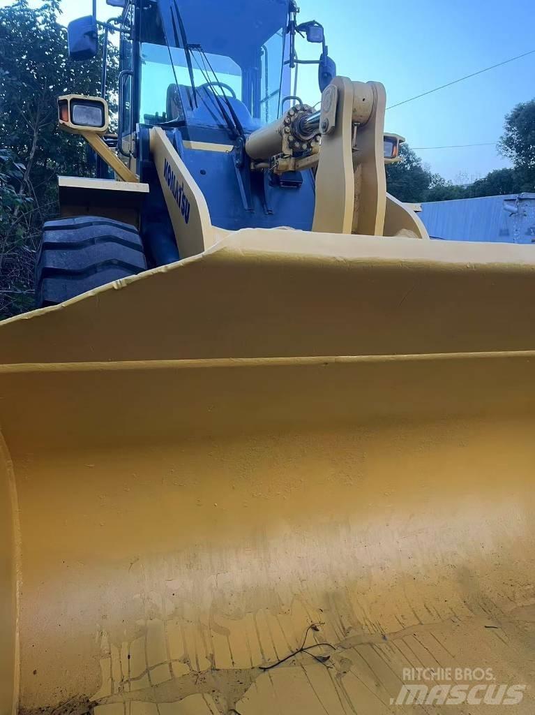 Komatsu WA 320 Gumikerekes homlokrakodók