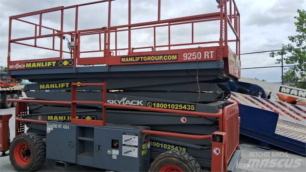 SkyJack 9250RT Ollós emelők